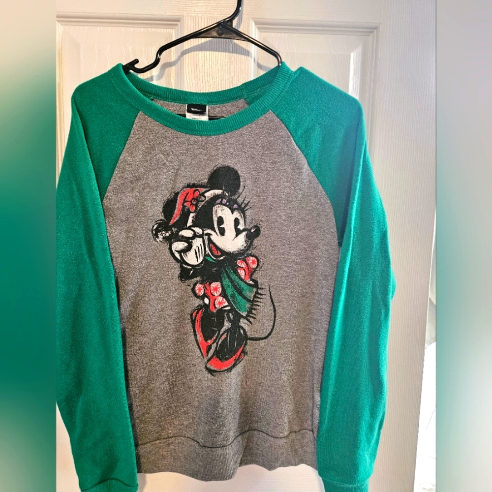 Juniors Disney Minnie Christmas sweatshirt size L